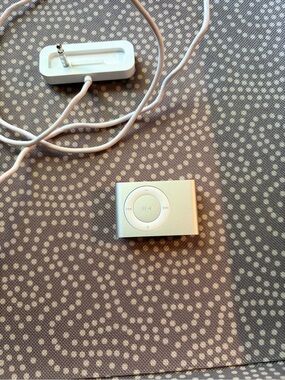 iPod shuffle silver